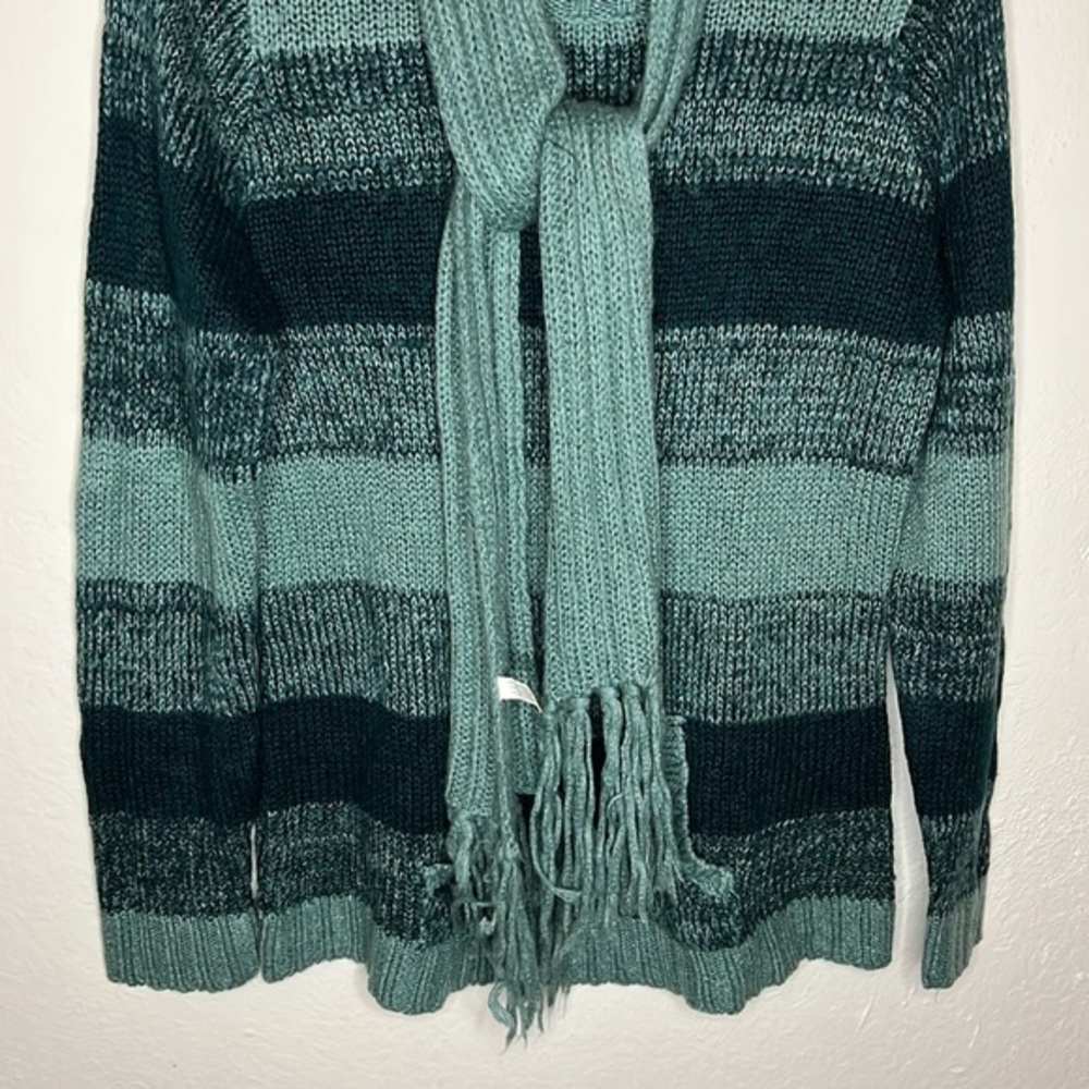 Sweater - Picture 3 of 4